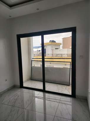 Appartement f4 aux mamelles au 3 e étage image 13