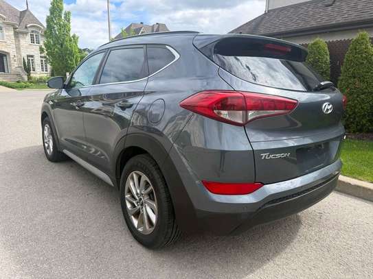 HYUNDAI TUCSON image 10