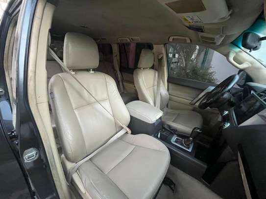 Toyota Prado VX image 3