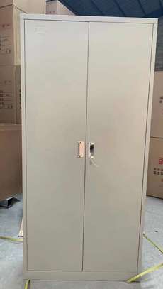 Armoire rangement bois marron 2 portes avec poignées image 4