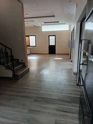 Villa F6 à louer aux Almadies image 2