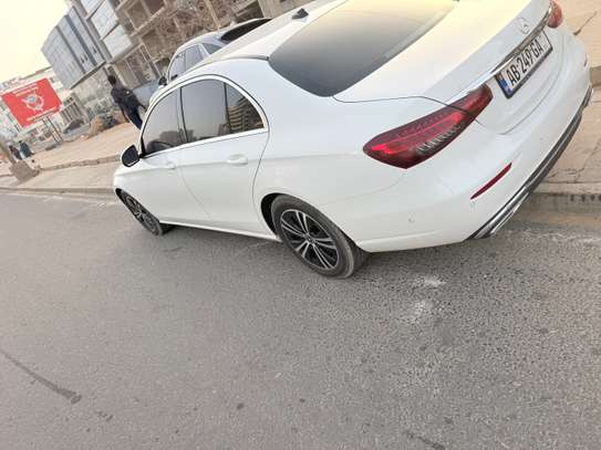Mercedes class E 200 image 4