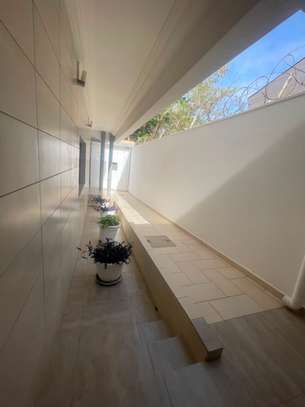 Villa à Louer aux Almadies image 9