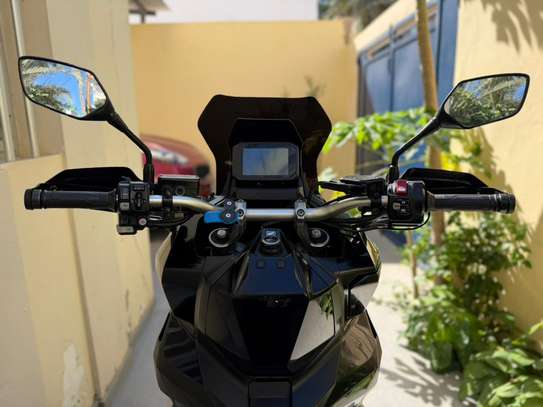 Honda X-ADV touring noir fourche inversée dorée image 5