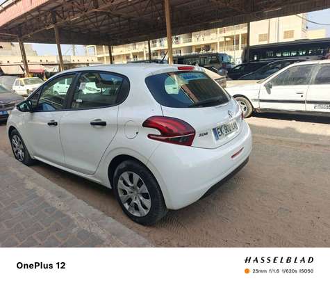 Peugeot 208 image 3