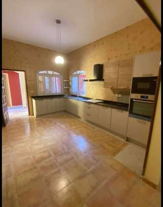 Belle villa avec piscine aux almadies ( Phillipe Maurice ) image 2