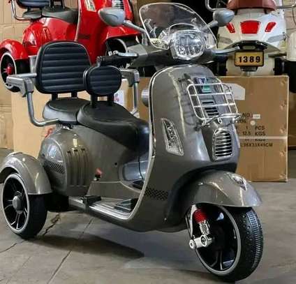 Moto électrique Vespa image 2