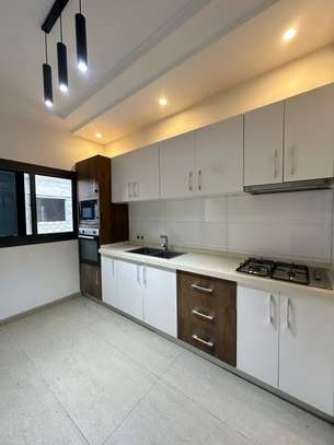 À LOUER - Magnifique Appartement F4 de Standing au Point E image 5