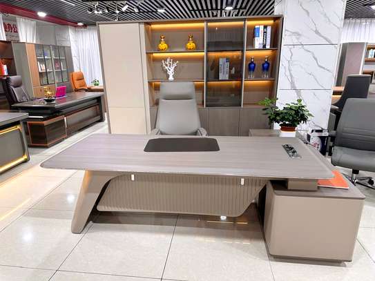 Bureau DG moderne LED avec rangement intégré image 5