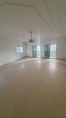 GRANDE VILLA  À LOUER AUX ALMADIES image 7