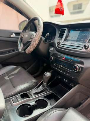 Hyundai Tucson limited image 4