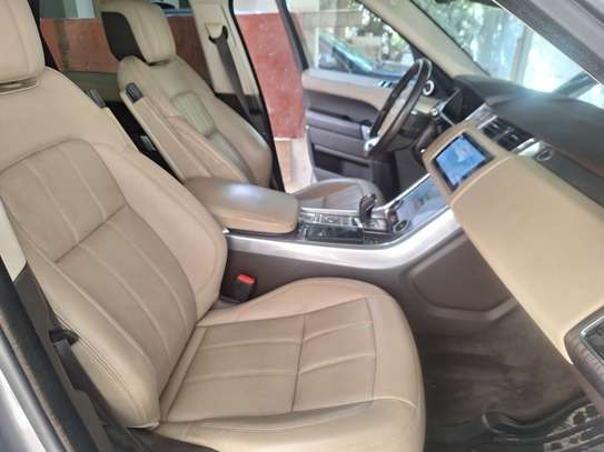 Range rover sport image 4