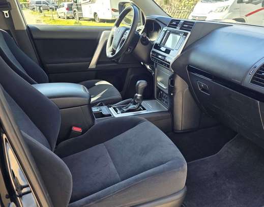 Toyota Parado image 7