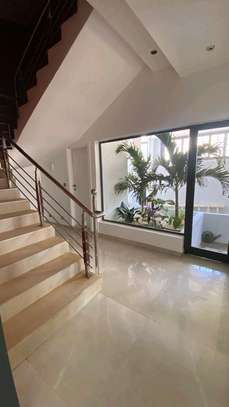 Appartement de 3 chambres et salon aux Almadies image 4