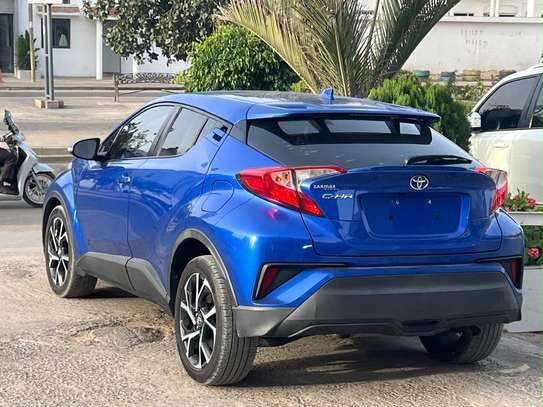 TOYOTA CHR image 2
