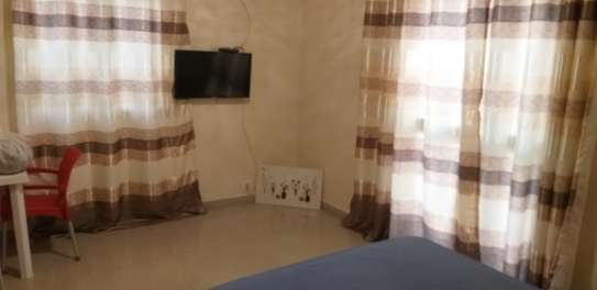 Chambre meublée à louer par mois image 3