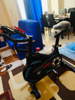 Vélo d'appartement à résistance magnétique image 8