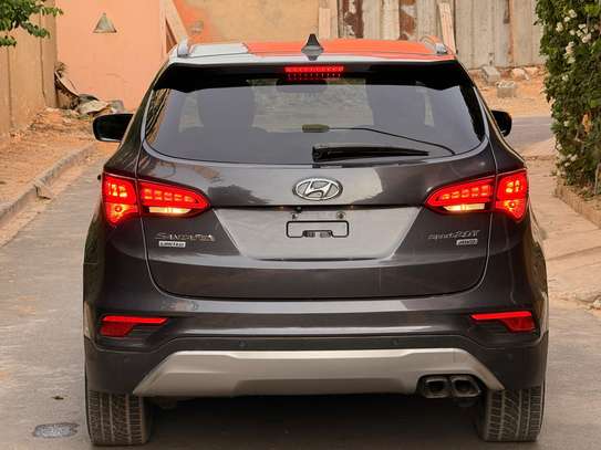 Hyundai Santa Fe limited image 12