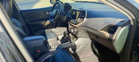 Jeep Cherokee image 4