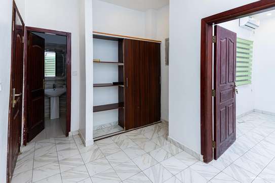Appartement F6 mermoz image 2