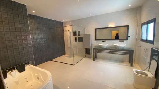 Villa R+1 à louer Almadies image 14