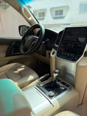 Toyota land cruiser V8 image 9