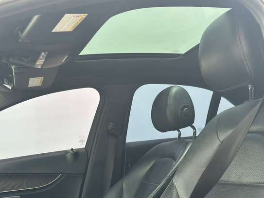 Mercedes  C300 4MATIC image 5