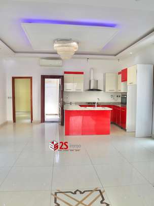 Villa en R+2 à louer à Mermoz Sotrac image 3