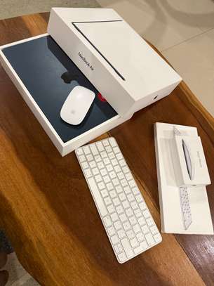 Nouveau MacBook Air + clavier et souris Apple image 2