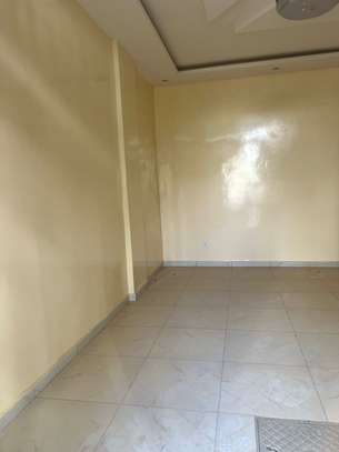 Magasin de 40 m2 à louer au rond-point Almadies 2 image 4