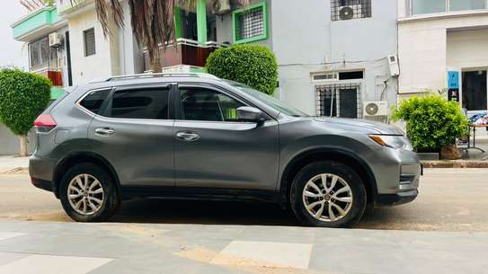 2018 Nissan Rogue SV image 6