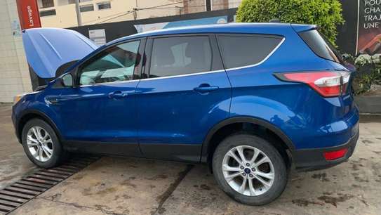 Ford escape 2017 bleu confortable et sécurisé image 3