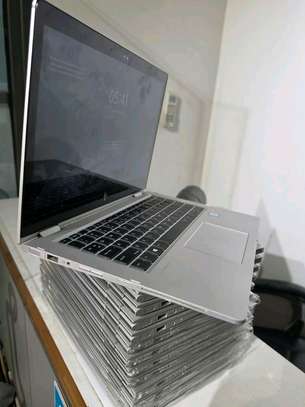HP elitebook 1030 G2 image 2