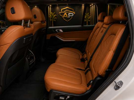 BMW X7 2021 image 6