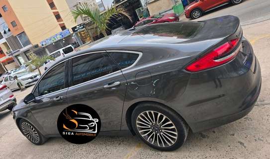 Ford Fusion Gris Métallisé Berline 4 portes image 5