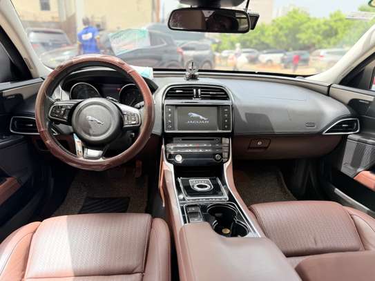 Jaguar Xe 2017 image 2