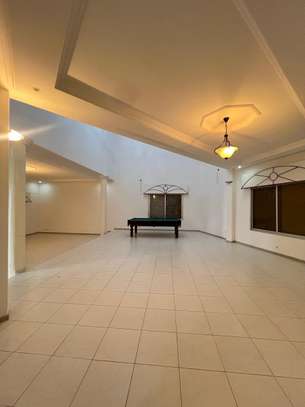 Location magnifique villa(R+1)  Ngor image 9