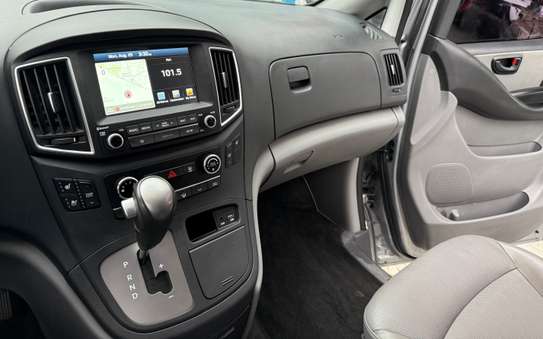Hyundai Starex 2019 VIP 9 places image 5