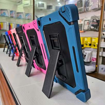 iPad 6th 128g  avec cover militaire image 4