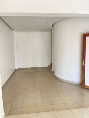 Magasin à louer image 8