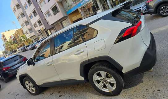 Toyota RAV4 XLE 2021 image 3