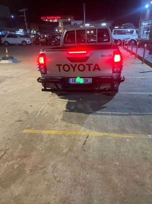 Location de pick up toyota hilux et L200. image 3