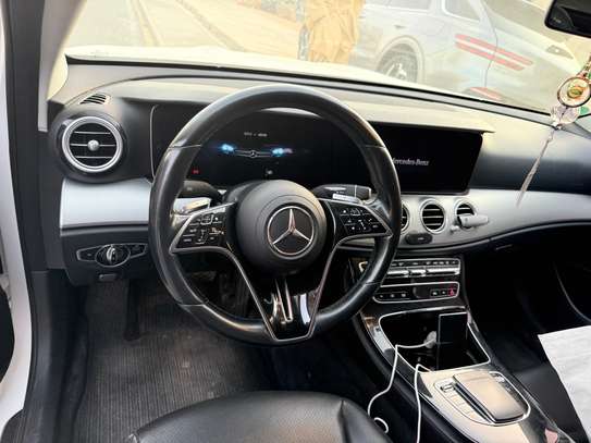 Mercedes class E 200 image 3