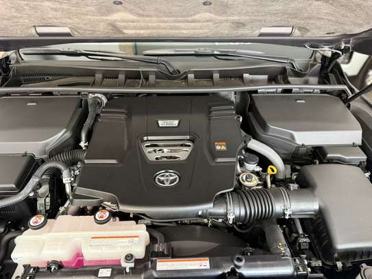 Toyota Land Cruiser VXR 2025 image 2