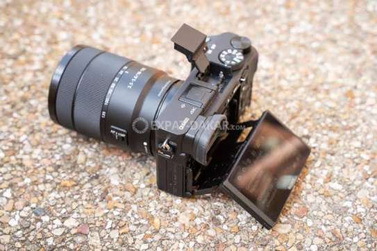 Sony Alpha 6400 image 2
