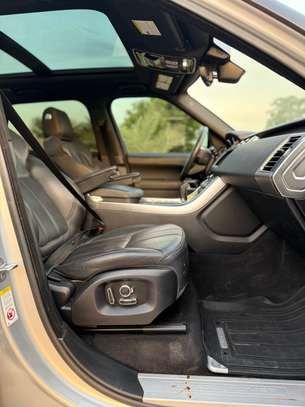 Range Rover Sport HSE Td6 année 2017 image 10