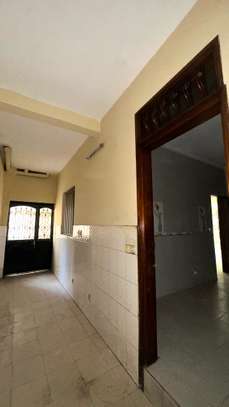 Duplex sécurisé de 4 chambres  à Hann Mariste 2 image 15