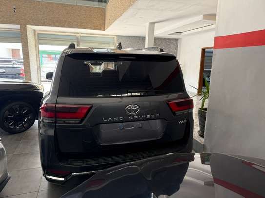 Toyota Land Cruiser VXR 2025 image 10