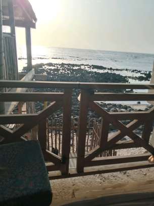 CHIC RESTAURANT PIED DANS L'EAU À VENDRE AUX ALMADIES image 5