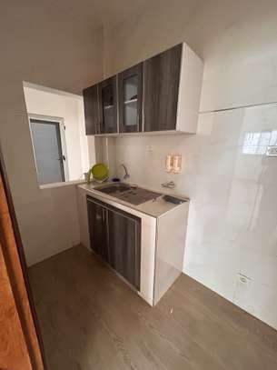 showroom  avec deux portes à louer aux almadies image 8